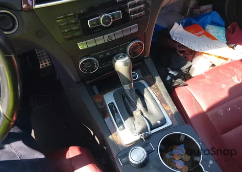 2015 Mercedes-Benz C 250 из США, поврежденный, VIN WDDGJ4HB8FG358798